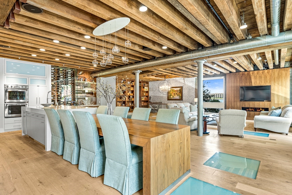 343 Commercial St # 114