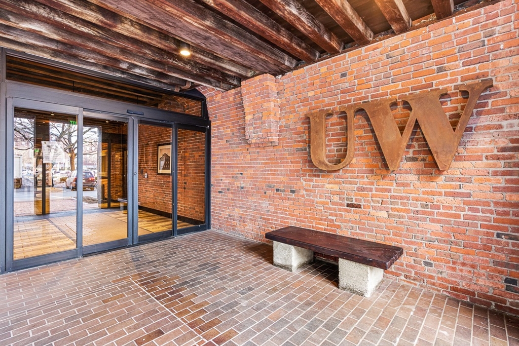 343 Commercial St # 114