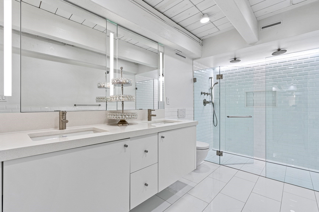 343 Commercial St # 114