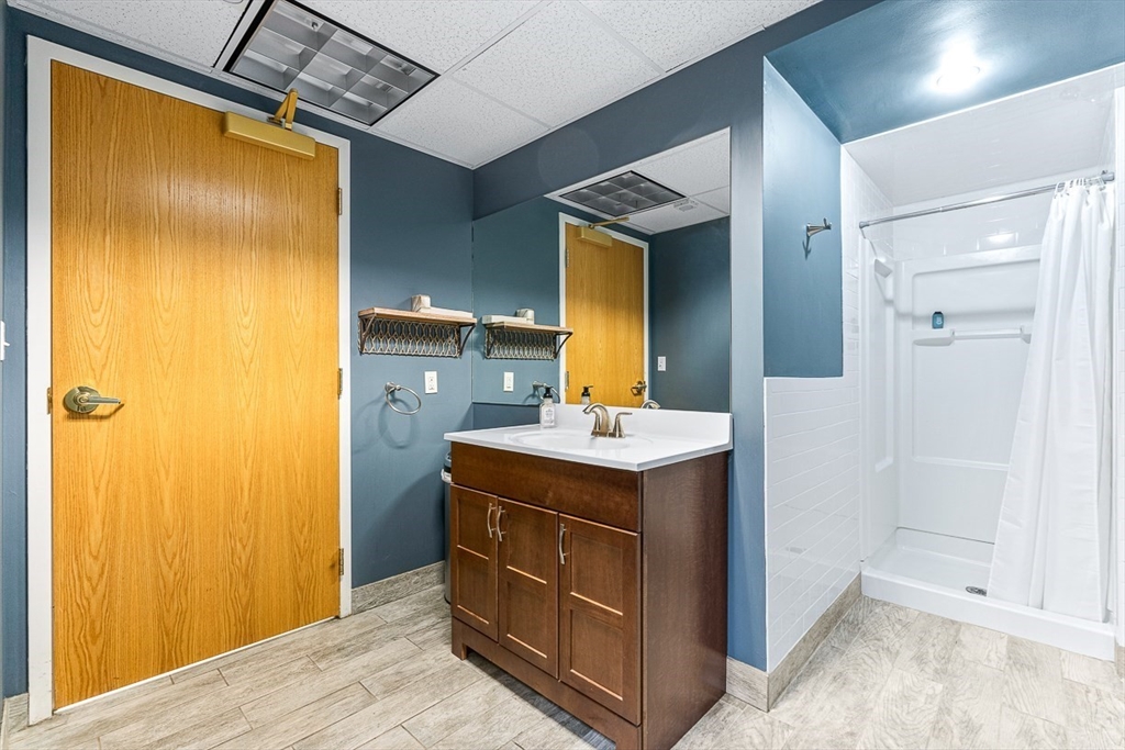 28 Atlantic Ave., Bays 135-138