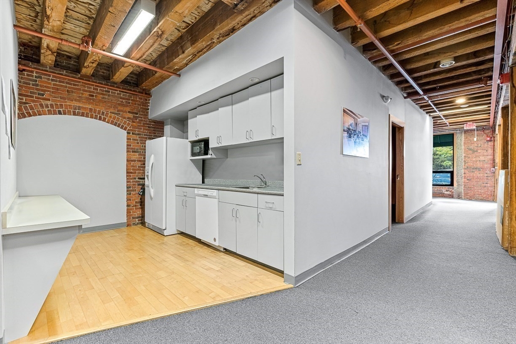28 Atlantic Ave., Bays 135-138