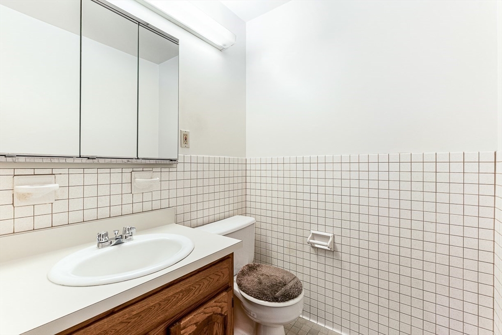 357 Commercial St # 808