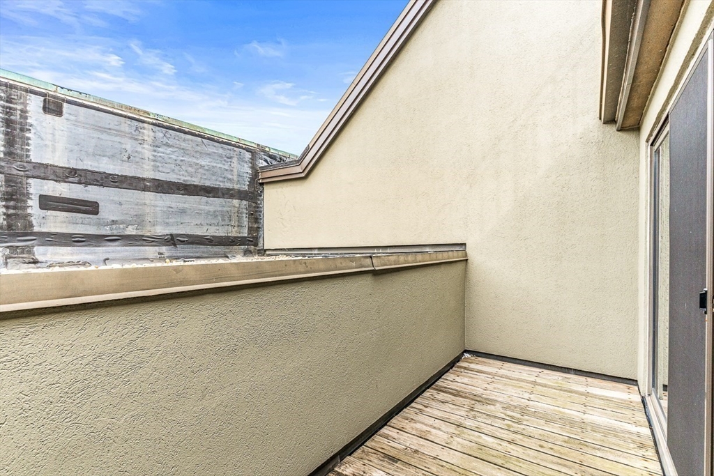 357 Commercial St # 808