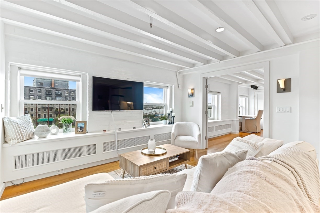 33 Commercial Wharf East # 44