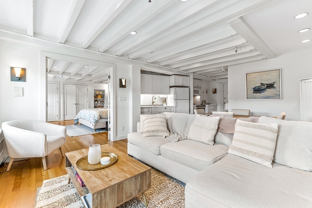 33 Commercial Wharf East # 44