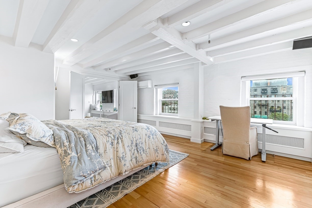 33 Commercial Wharf East # 44
