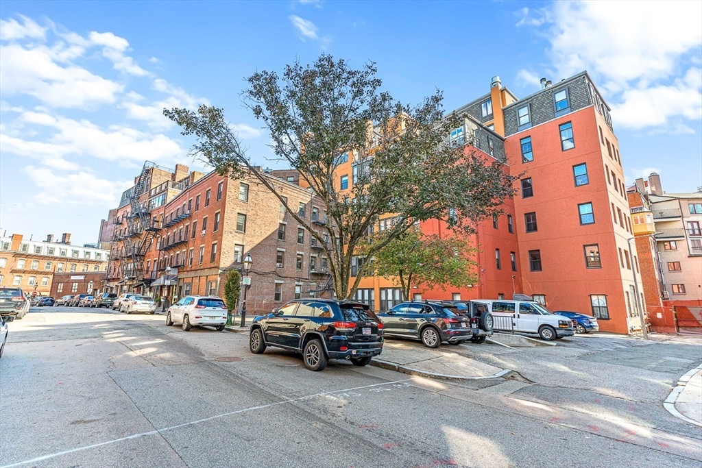 120 Fulton St # 2E