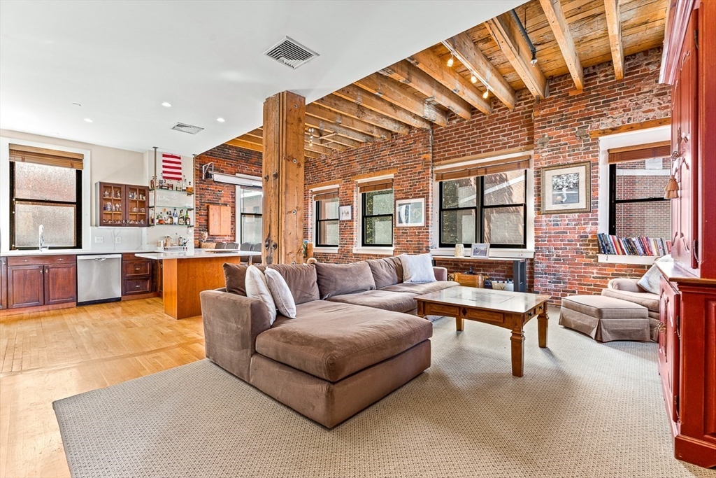 120 Fulton St # 2E