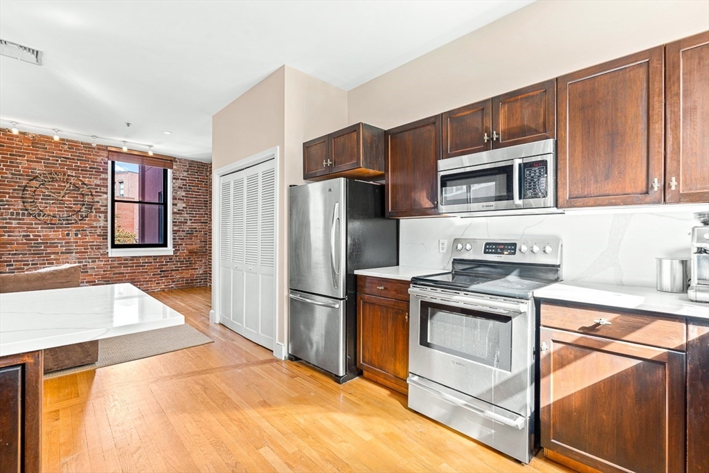 120 Fulton St # 2E