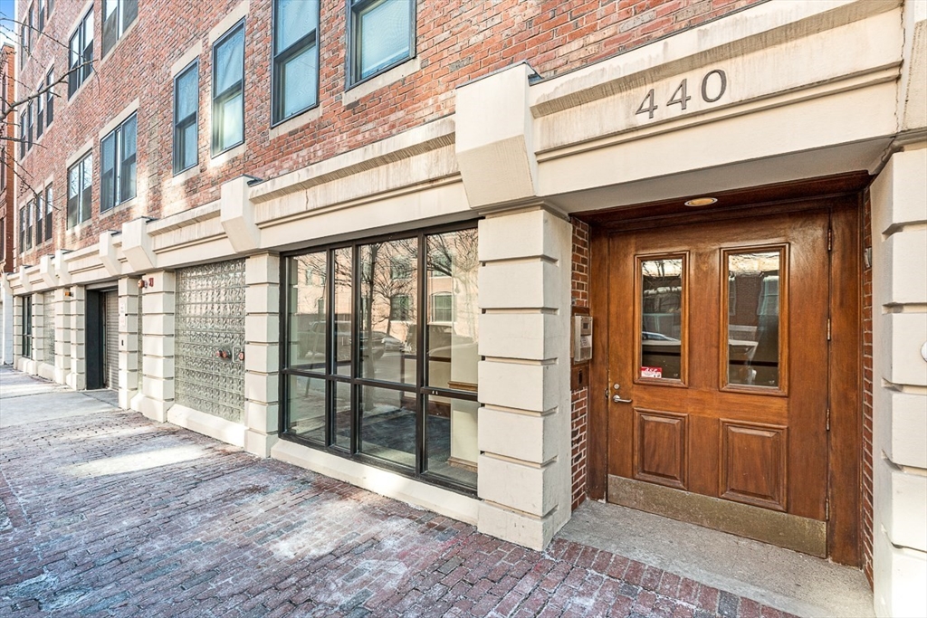440 Commercial St # 402