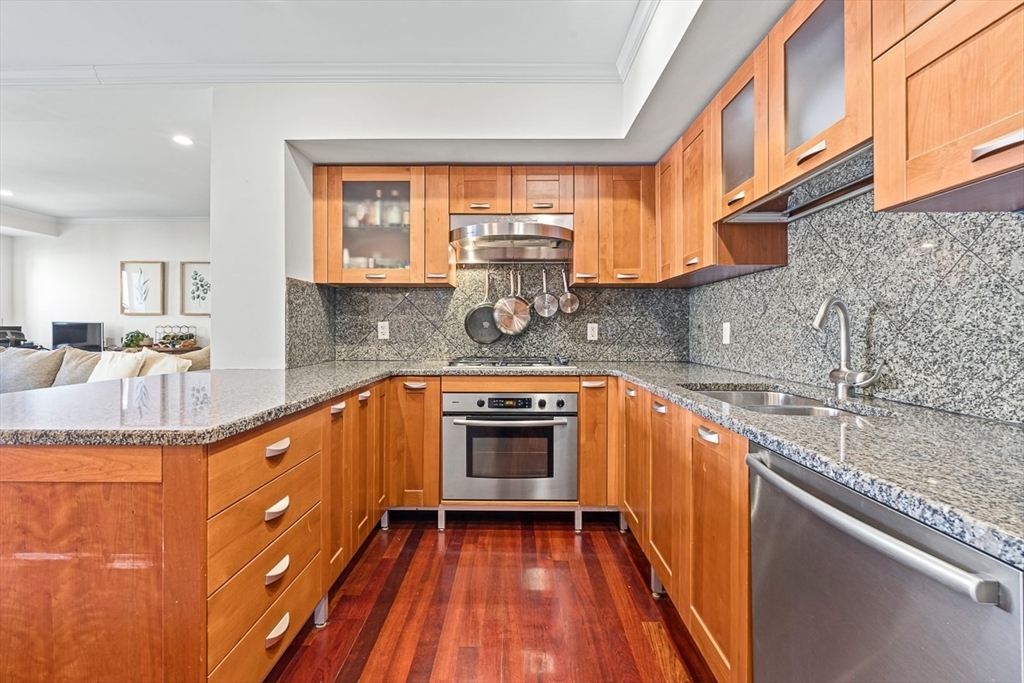 440 Commercial St # 402