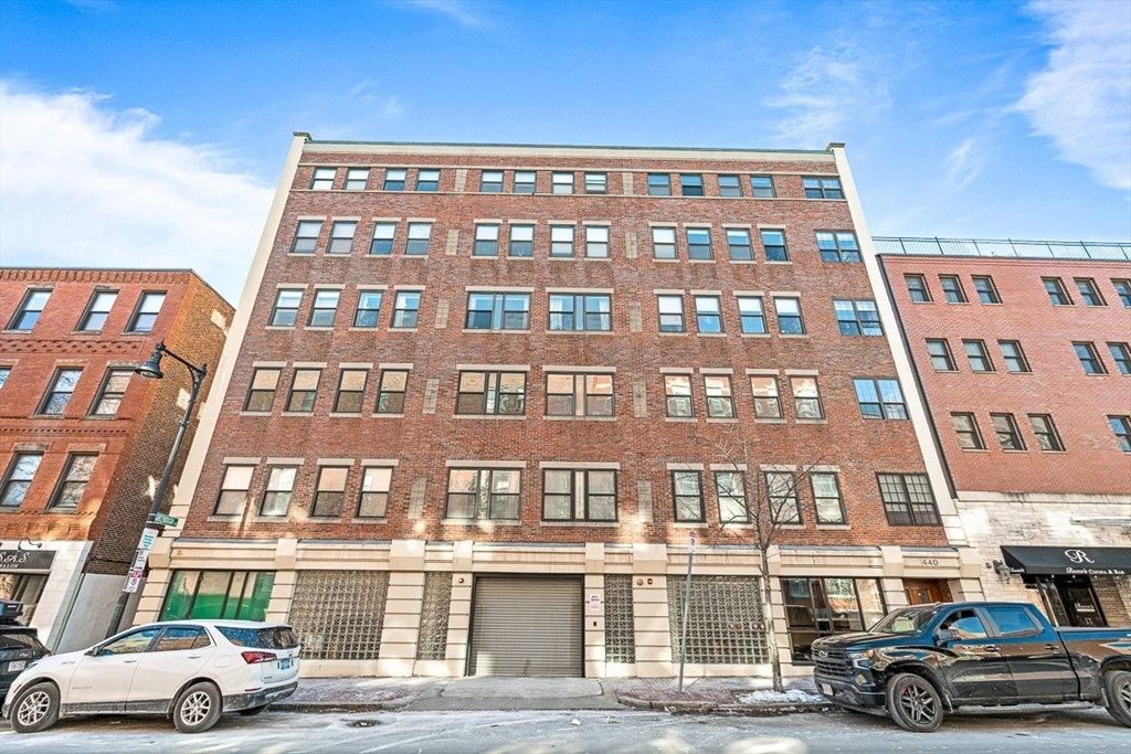 440 Commercial St # 402