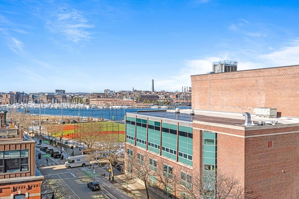 440 Commercial St # 402