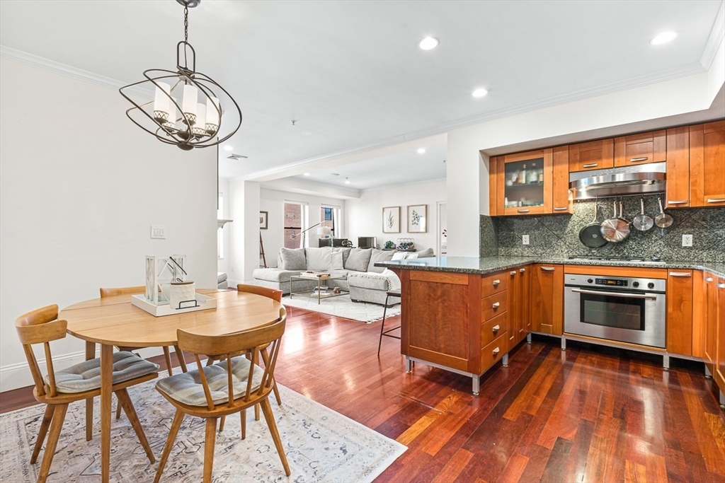 440 Commercial St # 402