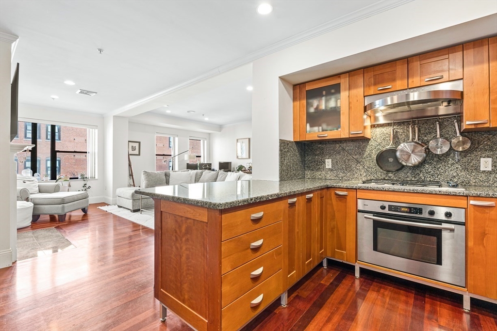 440 Commercial St # 402
