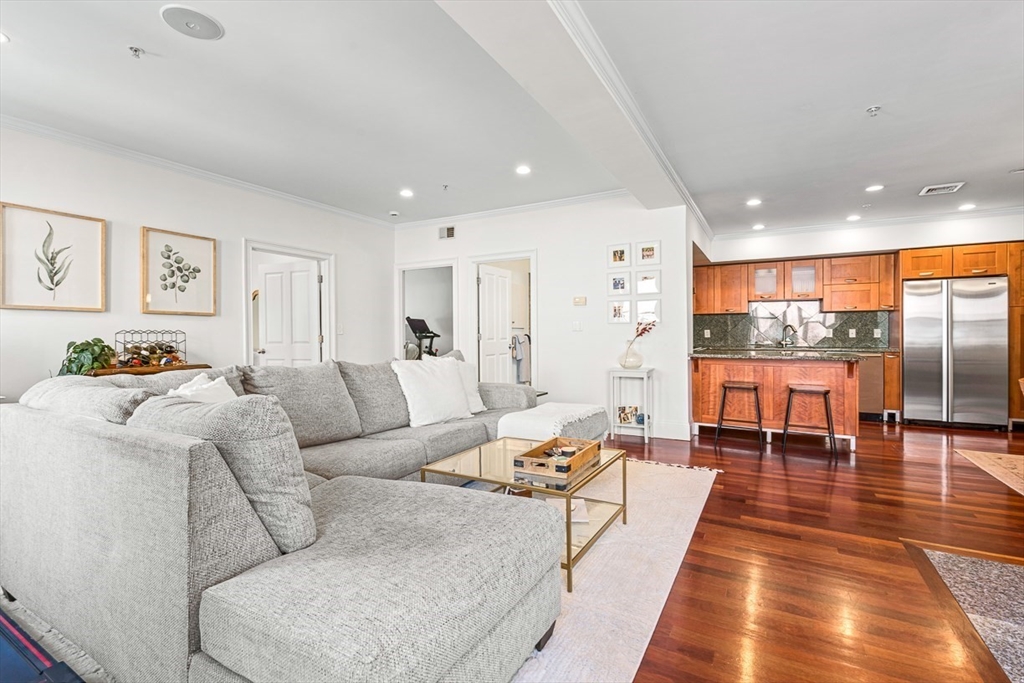 440 Commercial St # 402