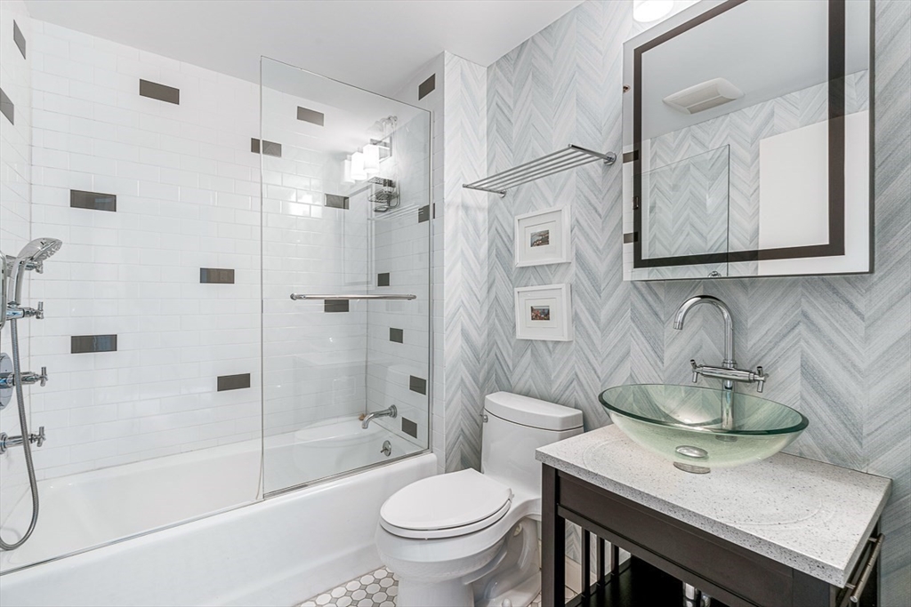 300 Commercial St # 303