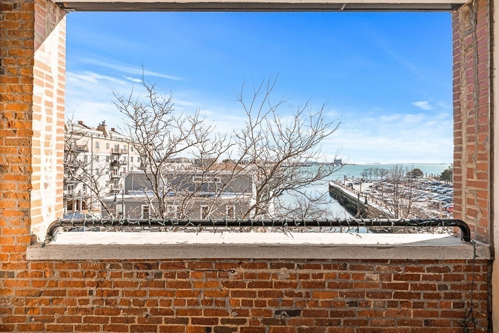 300 Commercial St # 303