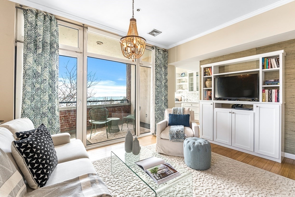300 Commercial St # 303