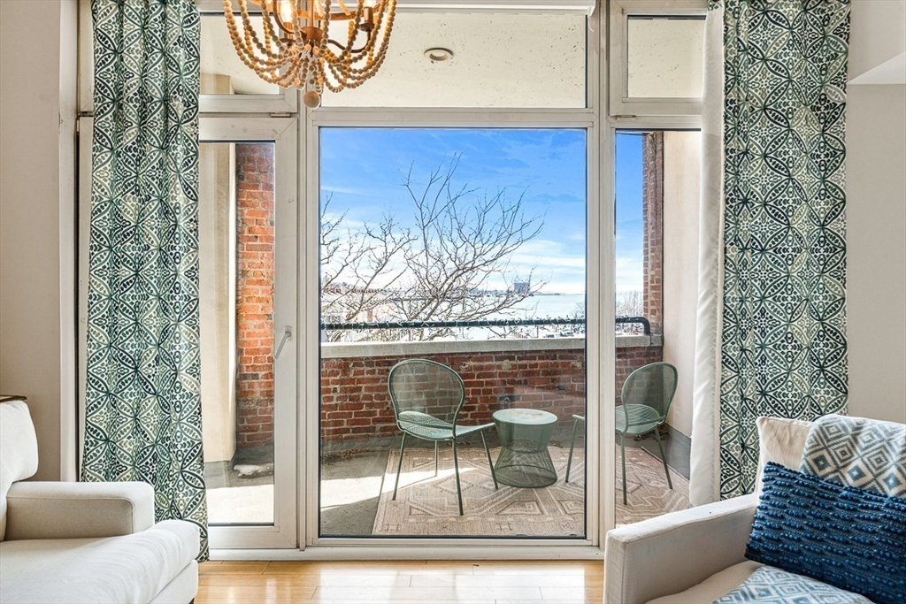 300 Commercial St # 303