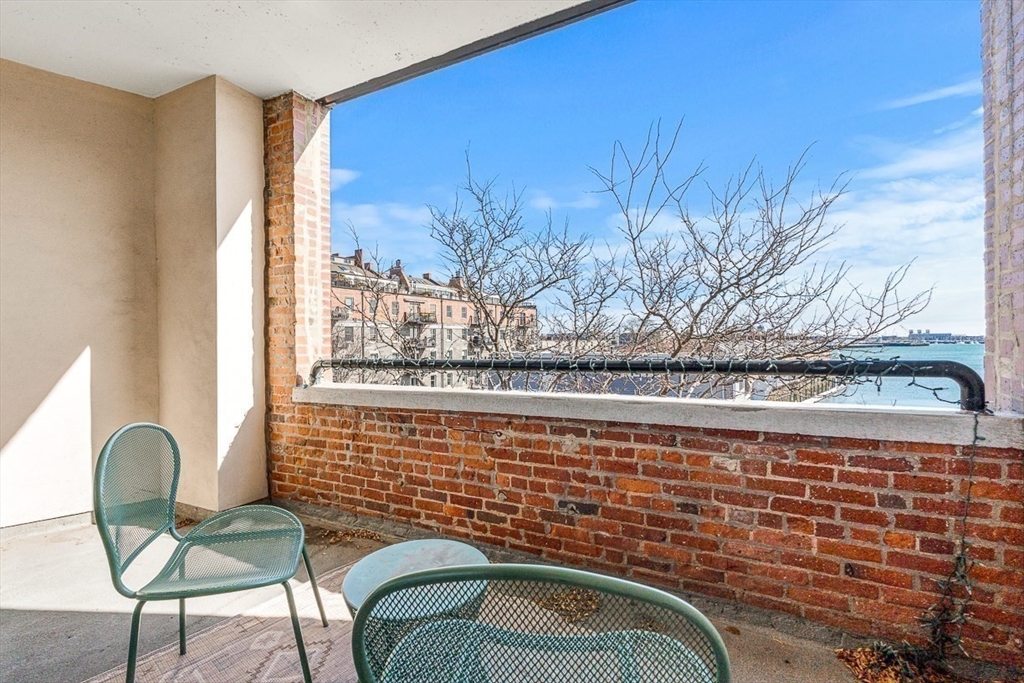 300 Commercial St # 303