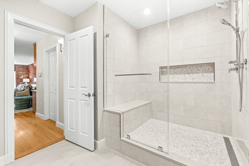 343 Commercial St # 212