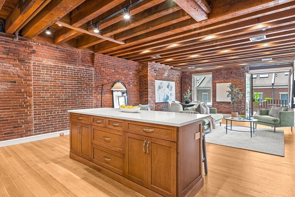 343 Commercial St # 212