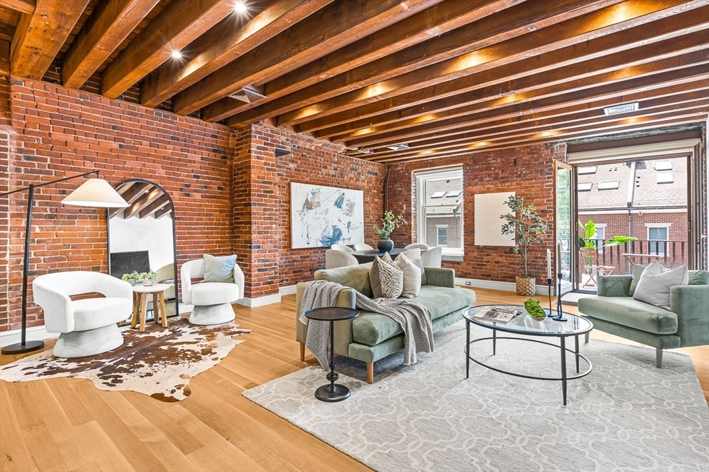 343 Commercial St # 212