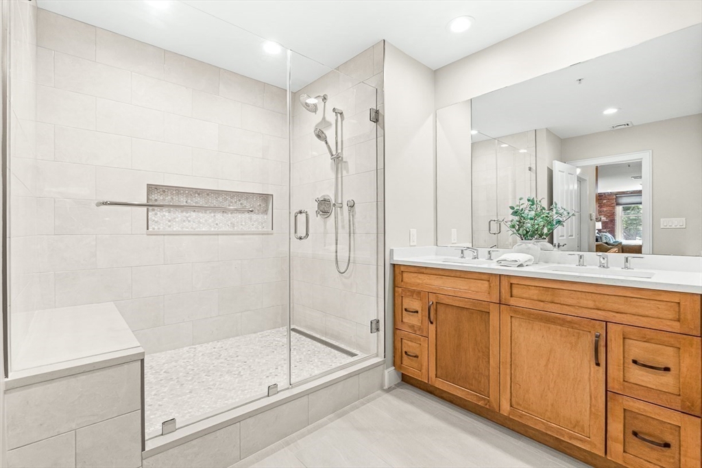 343 Commercial St # 212