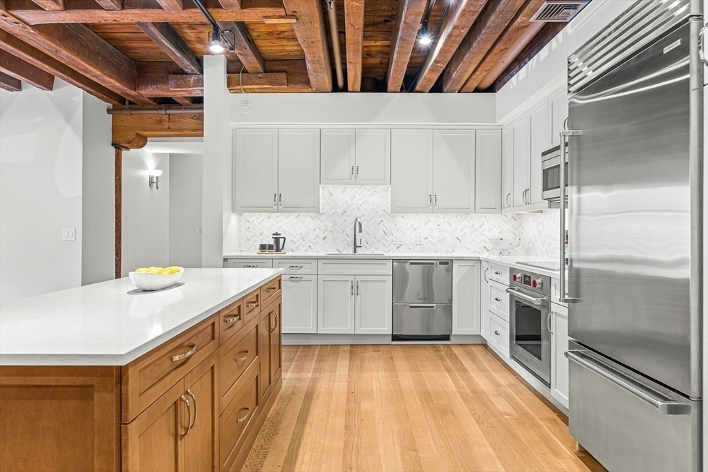 343 Commercial St # 212