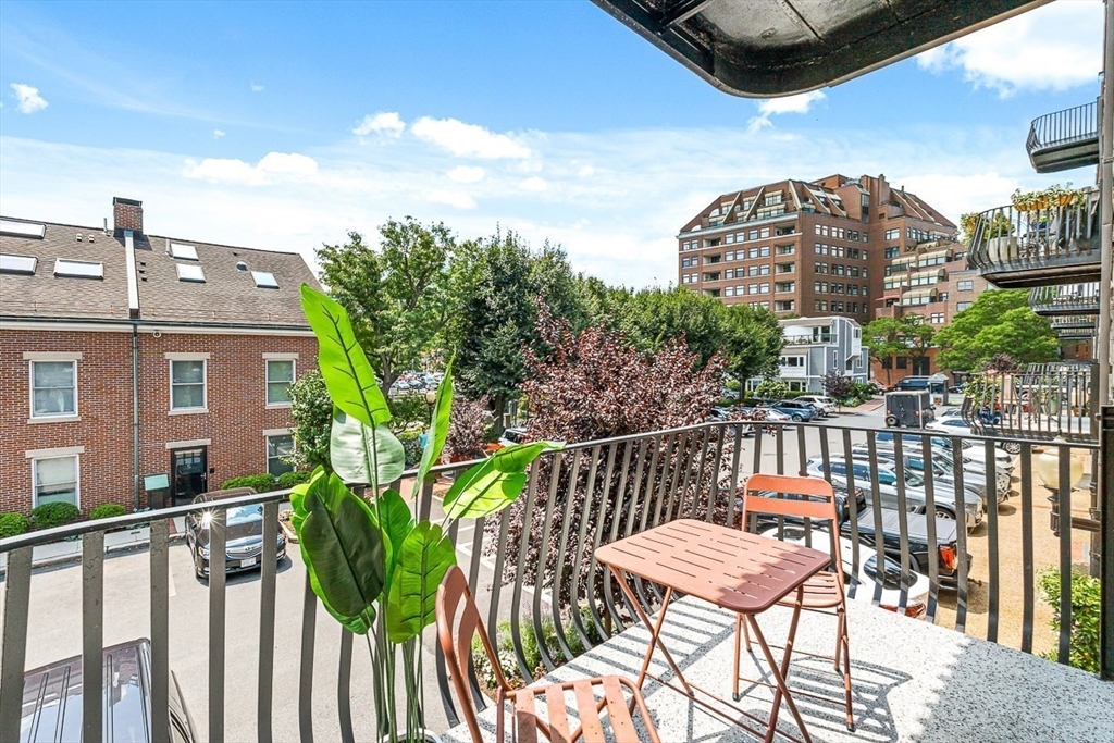 343 Commercial St # 212