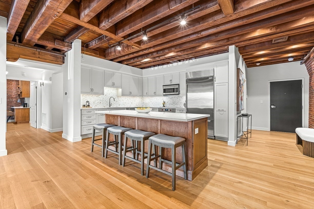 343 Commercial St # 212
