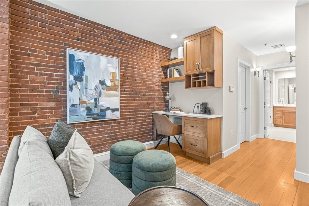 343 Commercial St # 212