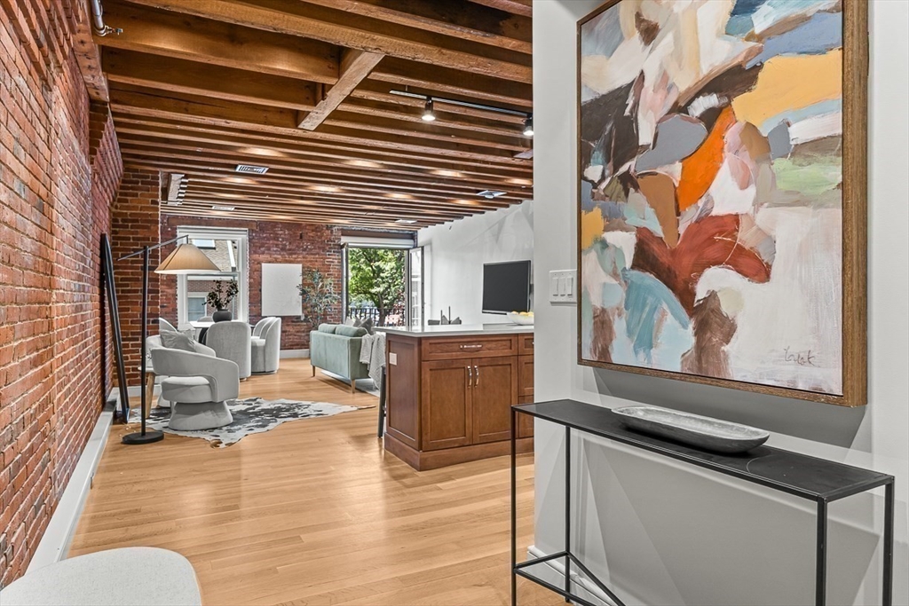 343 Commercial St # 212