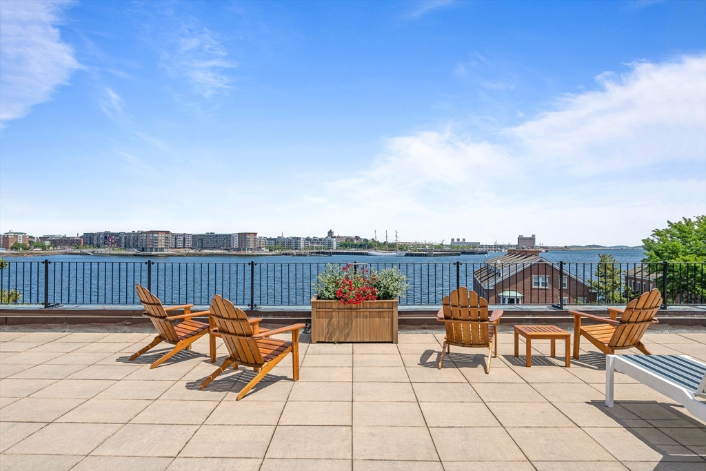 343 Commercial St # 212