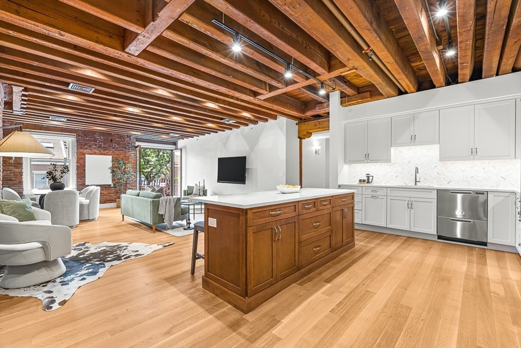 343 Commercial St # 212