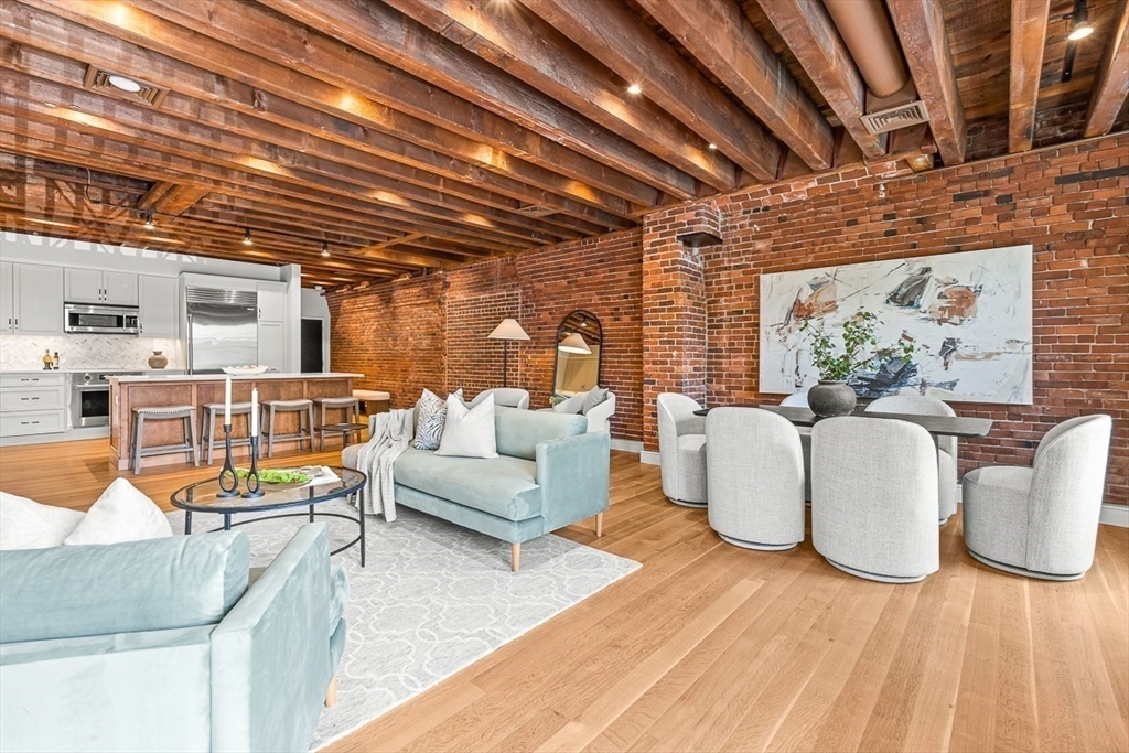 343 Commercial St # 212