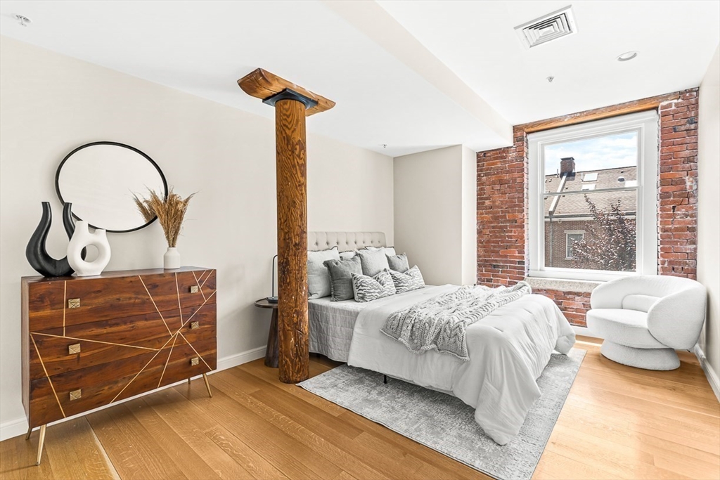 343 Commercial St # 212