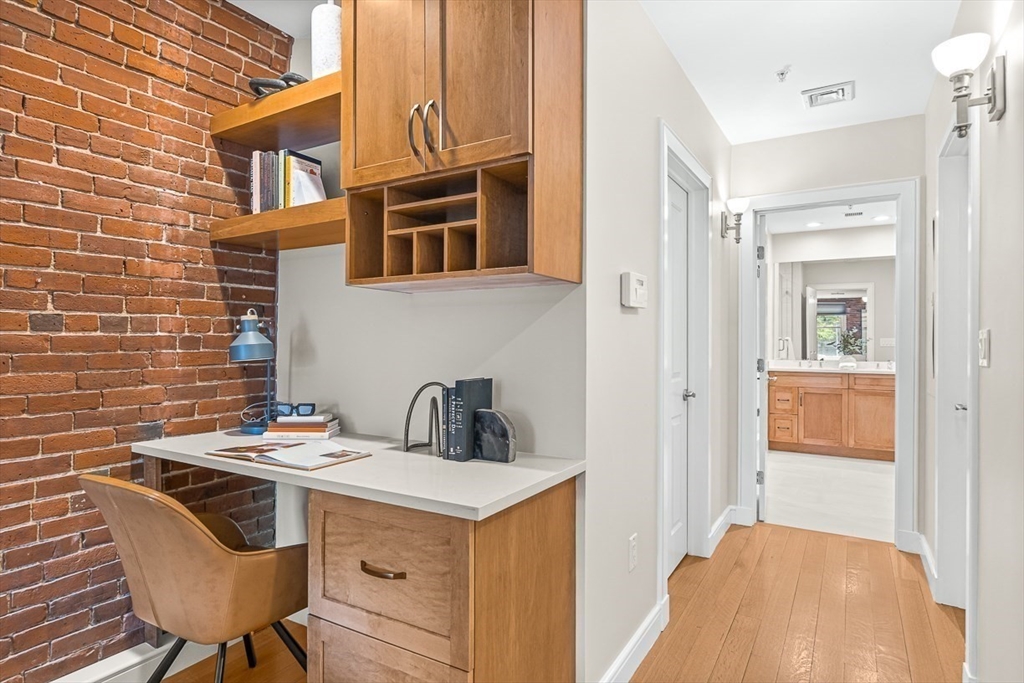343 Commercial St # 212
