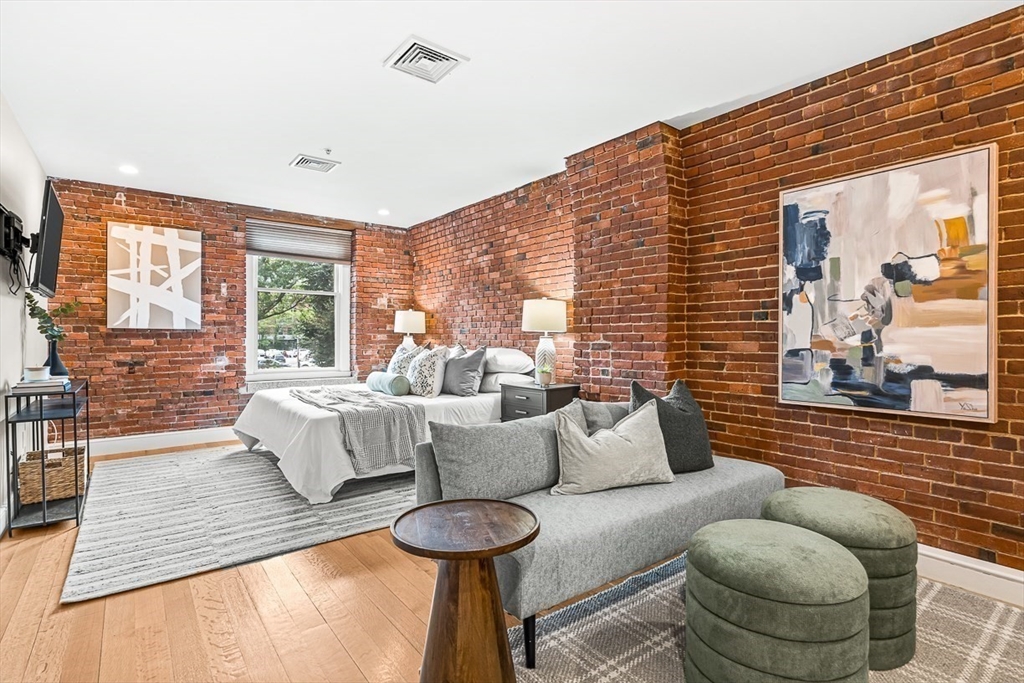 343 Commercial St # 212