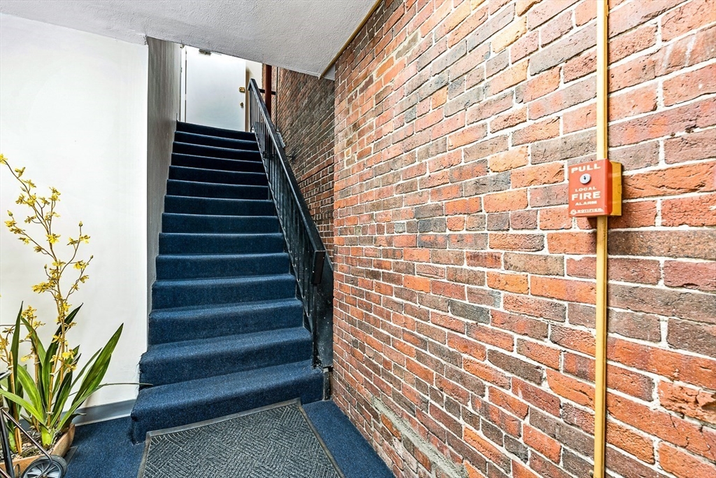 1 Commercial West