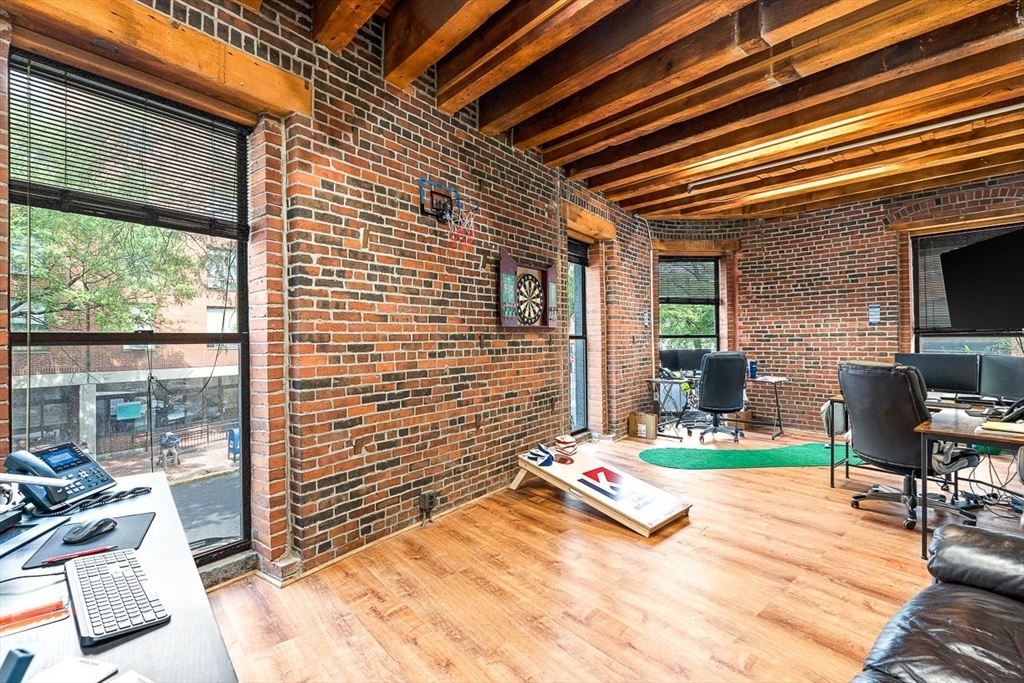 1 Commercial West