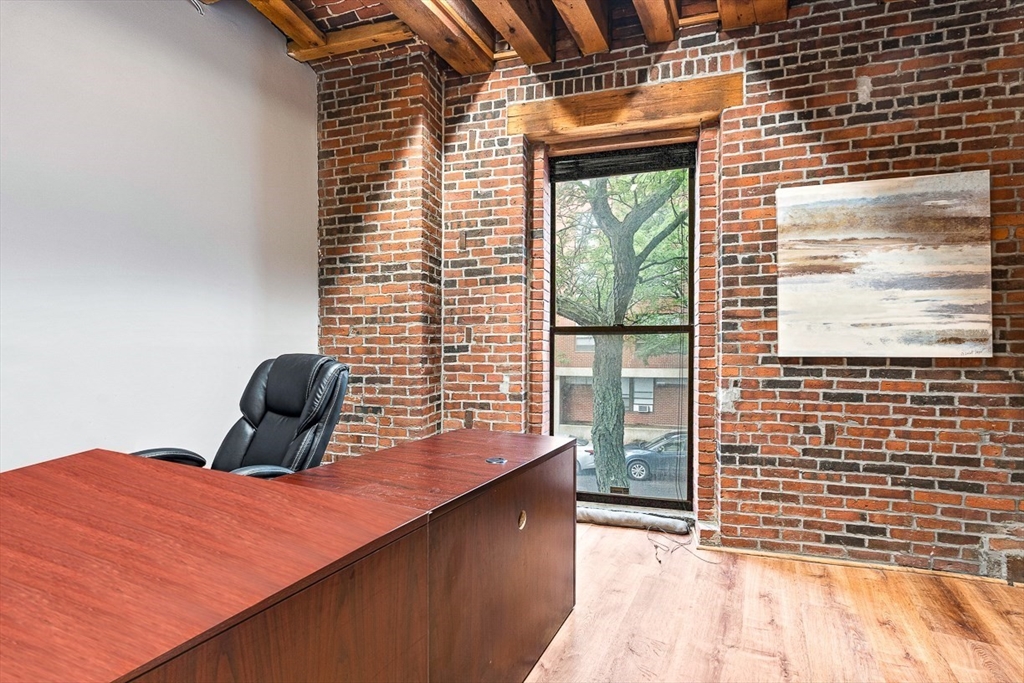 1 Commercial West