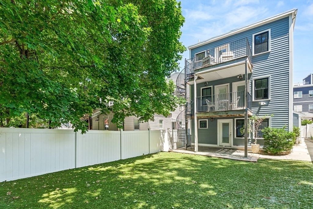30 Middle St. # 2 Unit: 1-2