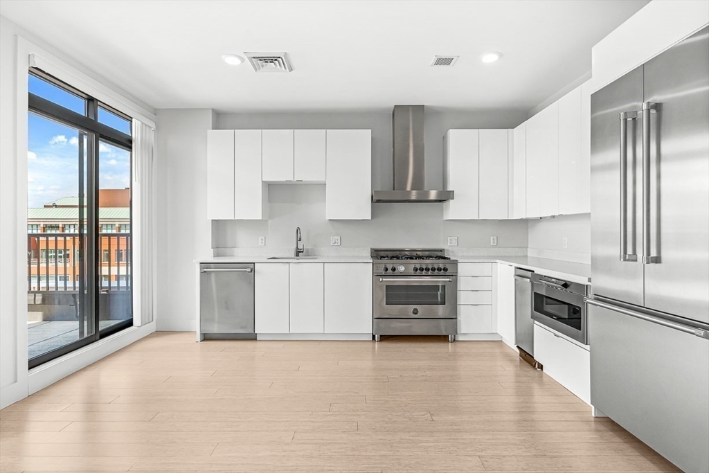 121 Portland St Unit: PH3