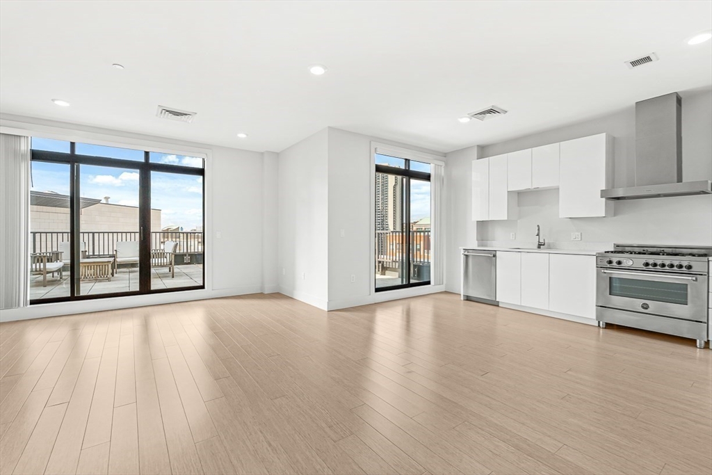 121 Portland St Unit: PH3
