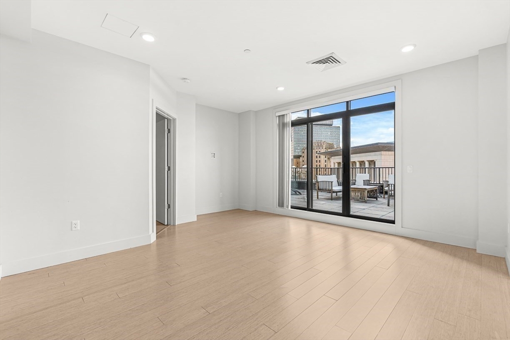 121 Portland St Unit: PH3