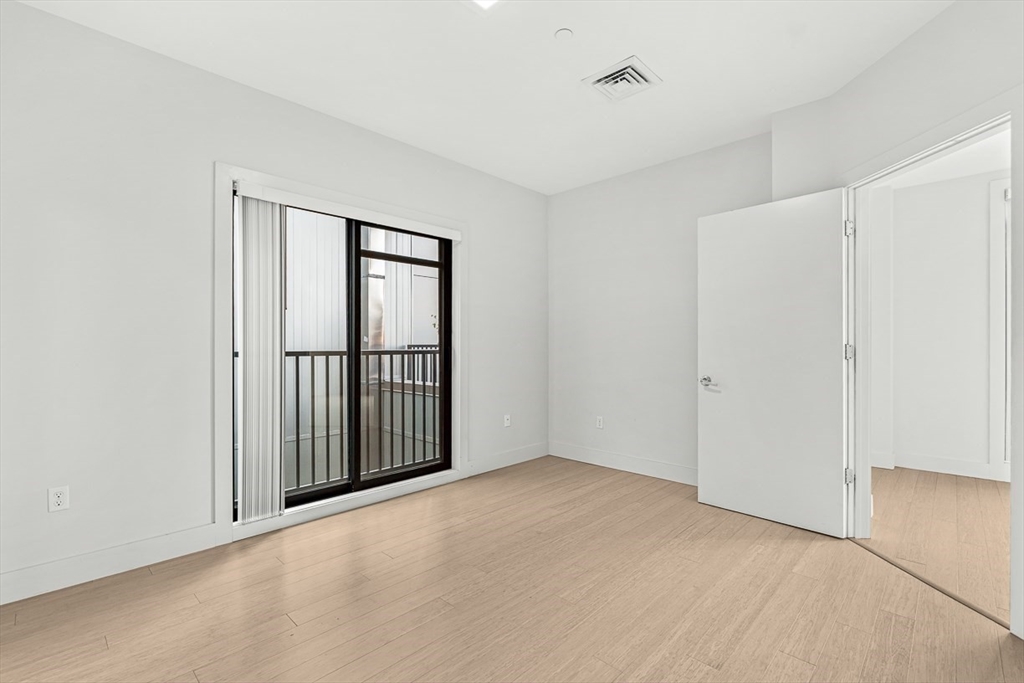 121 Portland St Unit: PH3