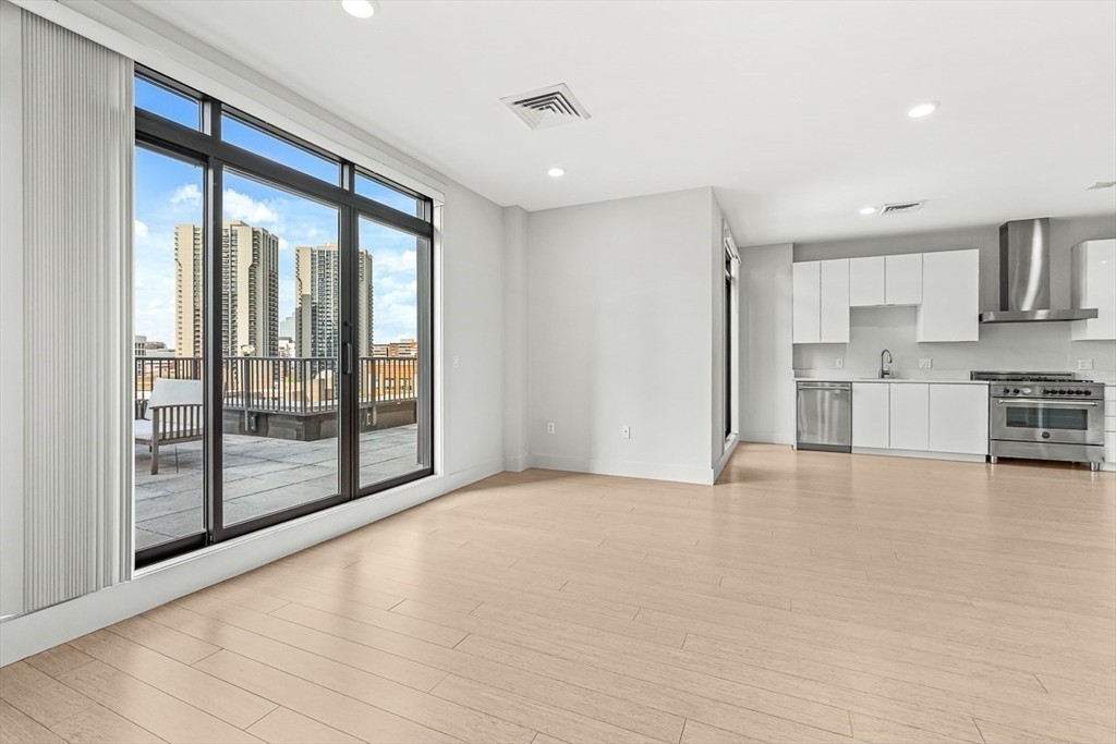 121 Portland St Unit: PH3