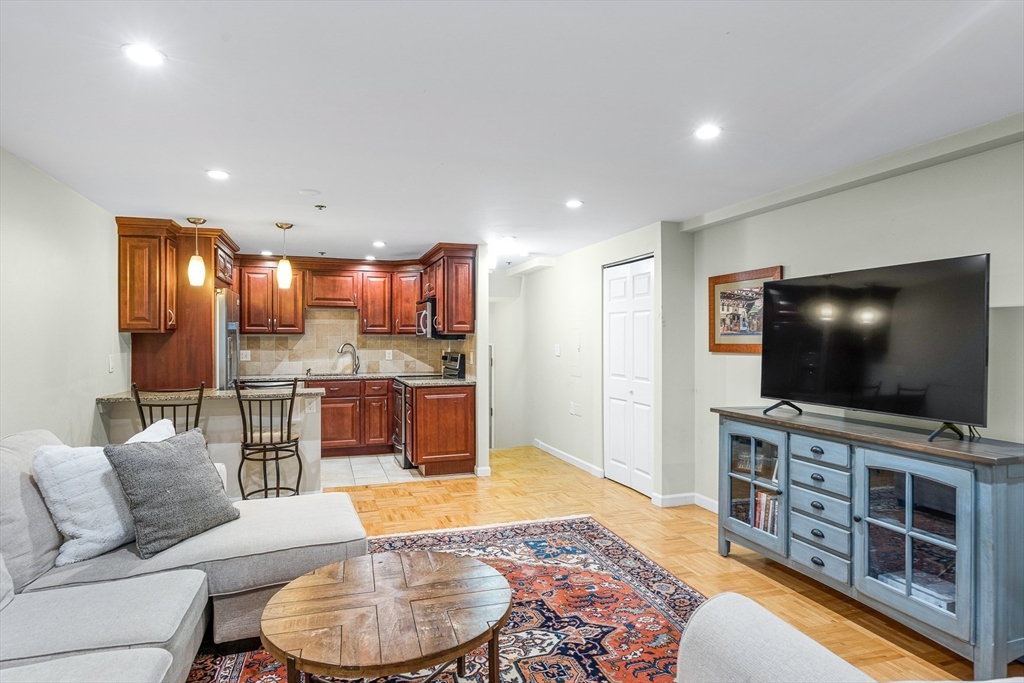 357 Commercial St # 009